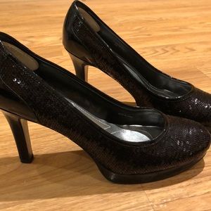 Black Sequence Pumps